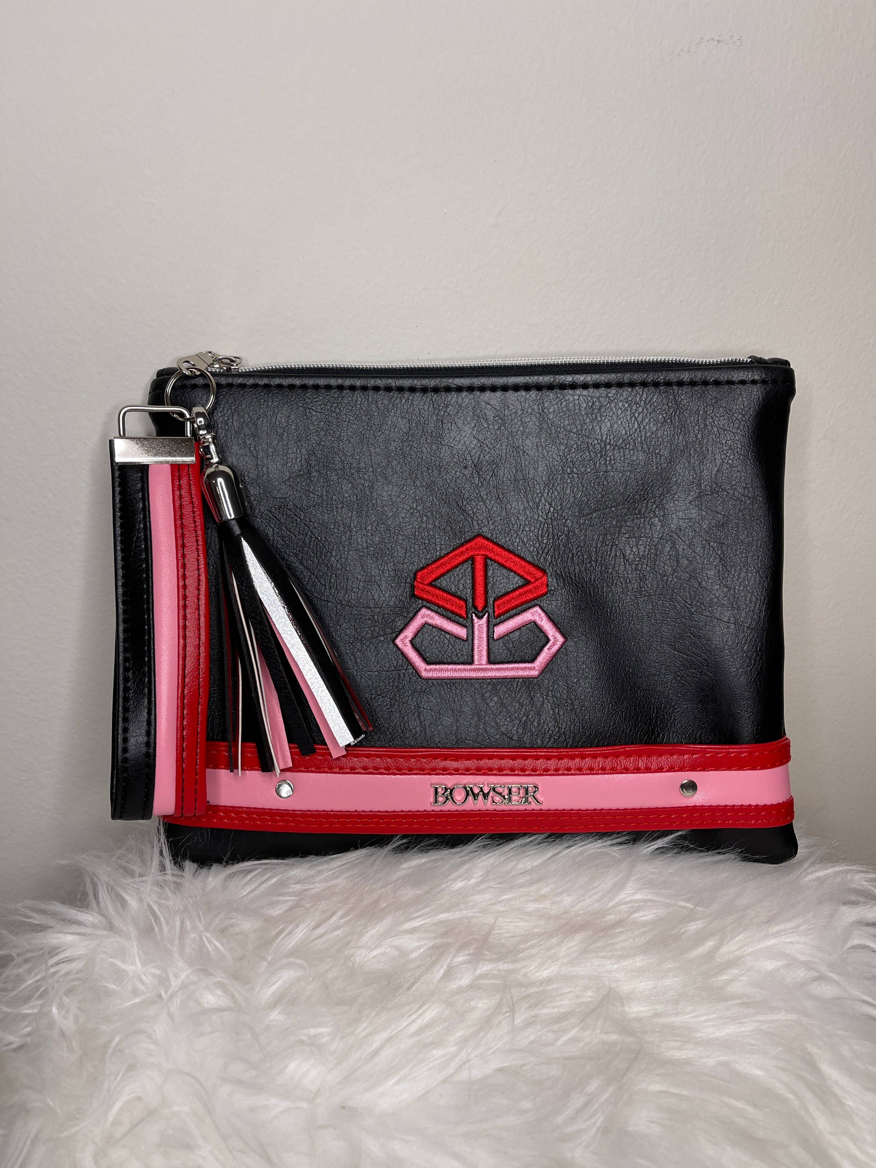 Smooches Convertible Clutch
